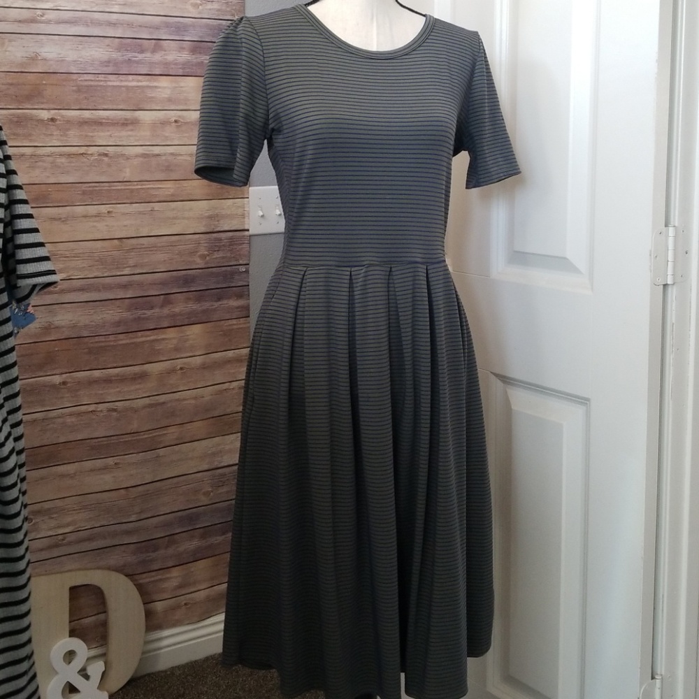 LulaRoe Amelia dress sz M